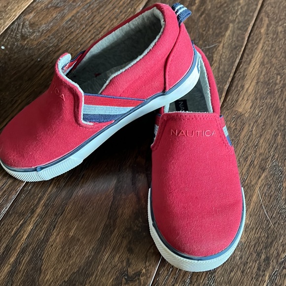 Slip on Nautica boat shoe toddler 9 - Picture 2 of 3